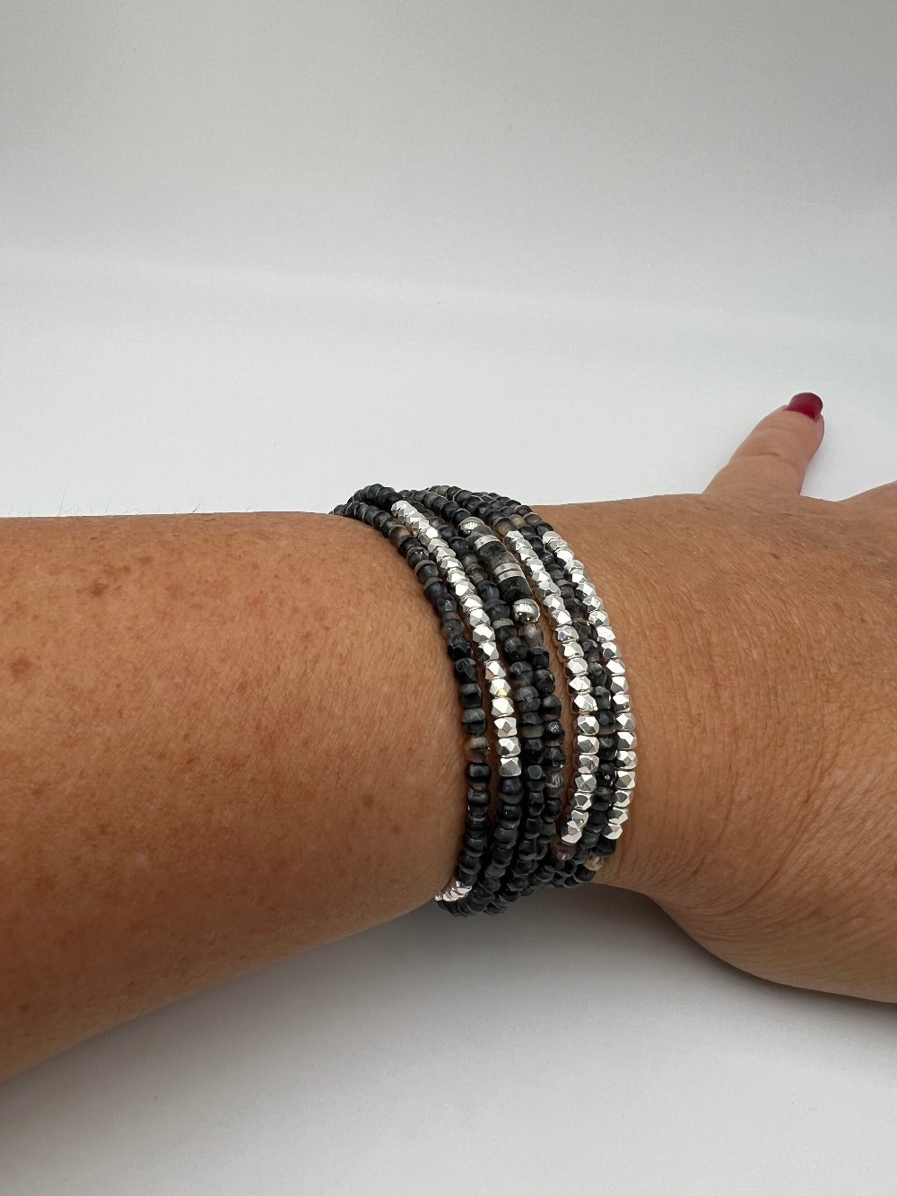 Mon CaJouX 7 rangs 2 en 1 Collier ou Bracelet Femme marbré noir et gris