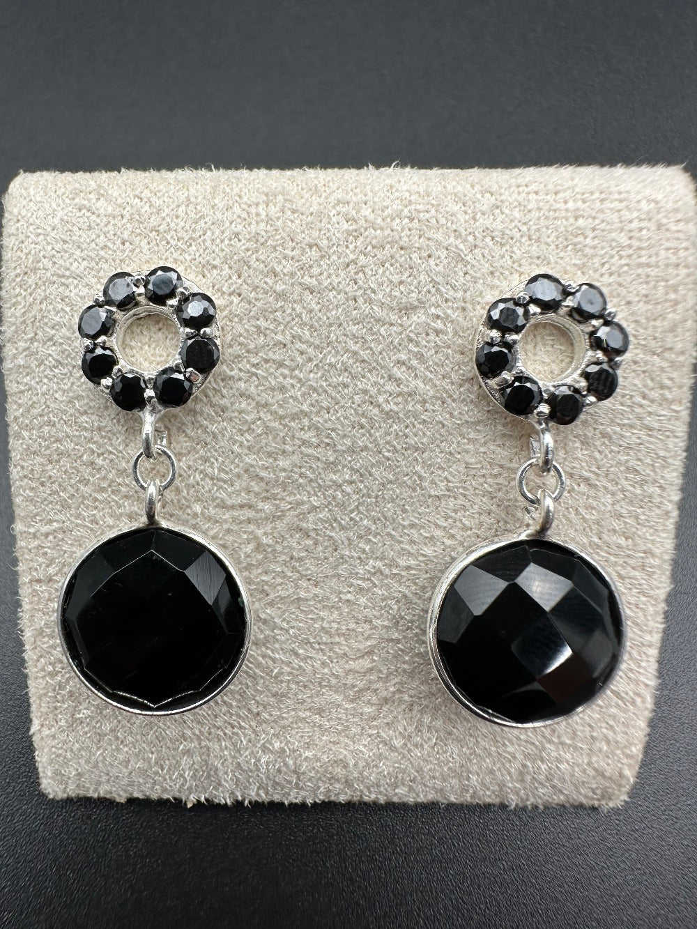 Mes Cajoux boucles d'oreilles en argent et onyx noire mesurant 3cm