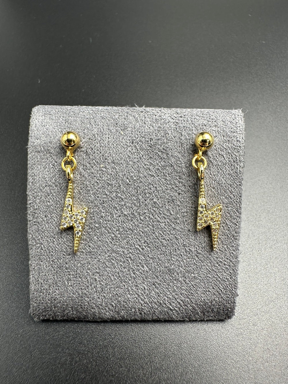 Mes Cajoux boucles d'oreilles en gold filled et éclairs doré et sa mesure et de 2,6 cm