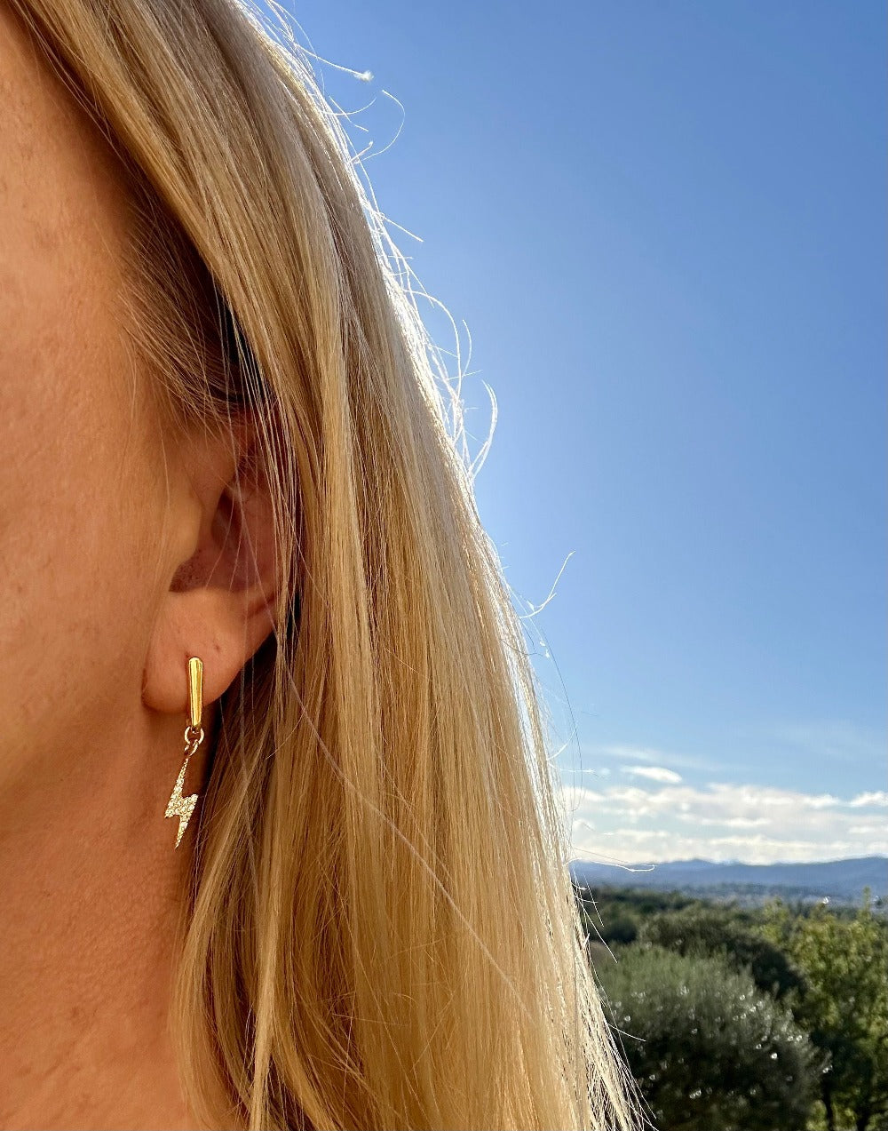 Mes Cajoux boucles d'oreilles goutte-éclairs doré et sa mesure et de 3,3 cm
