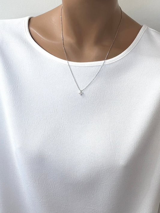 Ma Cajoux chaîne en argent et sa petite croix argenté et oxyde de zirconium