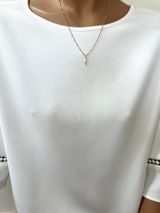 Ma CaJouX chaîne Or mesure 45 cm de longueur elle est en Gold Filled et ça breloque Éclair en laiton dorée et Oxyde de Zirconium.