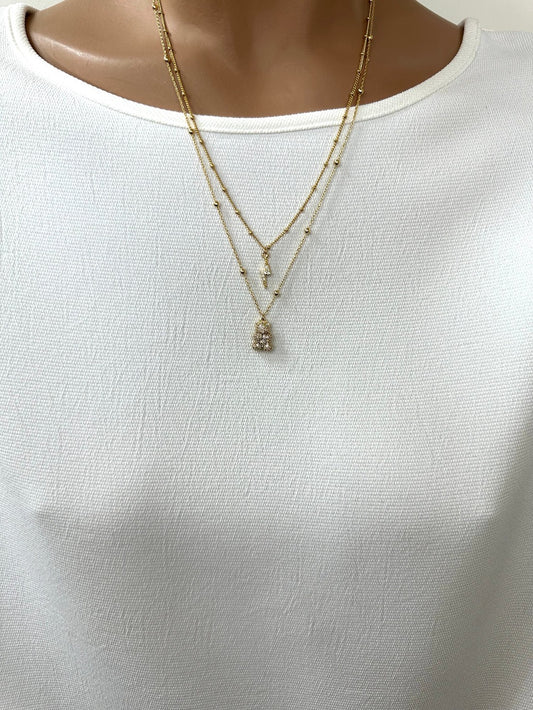 Ma CaJouX chaîne Or mesure 5O cm de longueur elle est en Paqué Or 3 microns et ça breloque Ourson en laiton dorée et Oxyde de Zirconium.