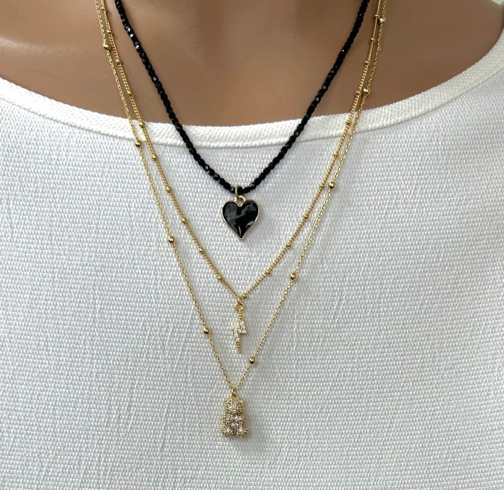 Ma CaJouX chaîne Or mesure 5O cm de longueur elle est en Paqué Or 3 microns et ça breloque Ourson en laiton dorée et Oxyde de Zirconium.