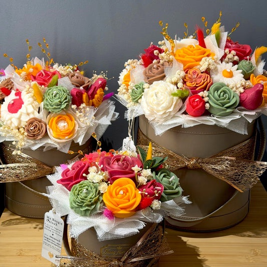 Bougie fleur artisanale en cire végétale vegan. Bouquet de fleurs en bougie parfum Monoï des îles de Grasse. Fabrication française fait main.