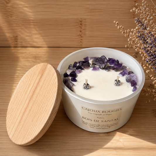 Bougie parfumée Bois de Santal Cajoux Bougies avec pierres naturelles d’améthystes , 400 g de cire végétale et parfum de Grasse.