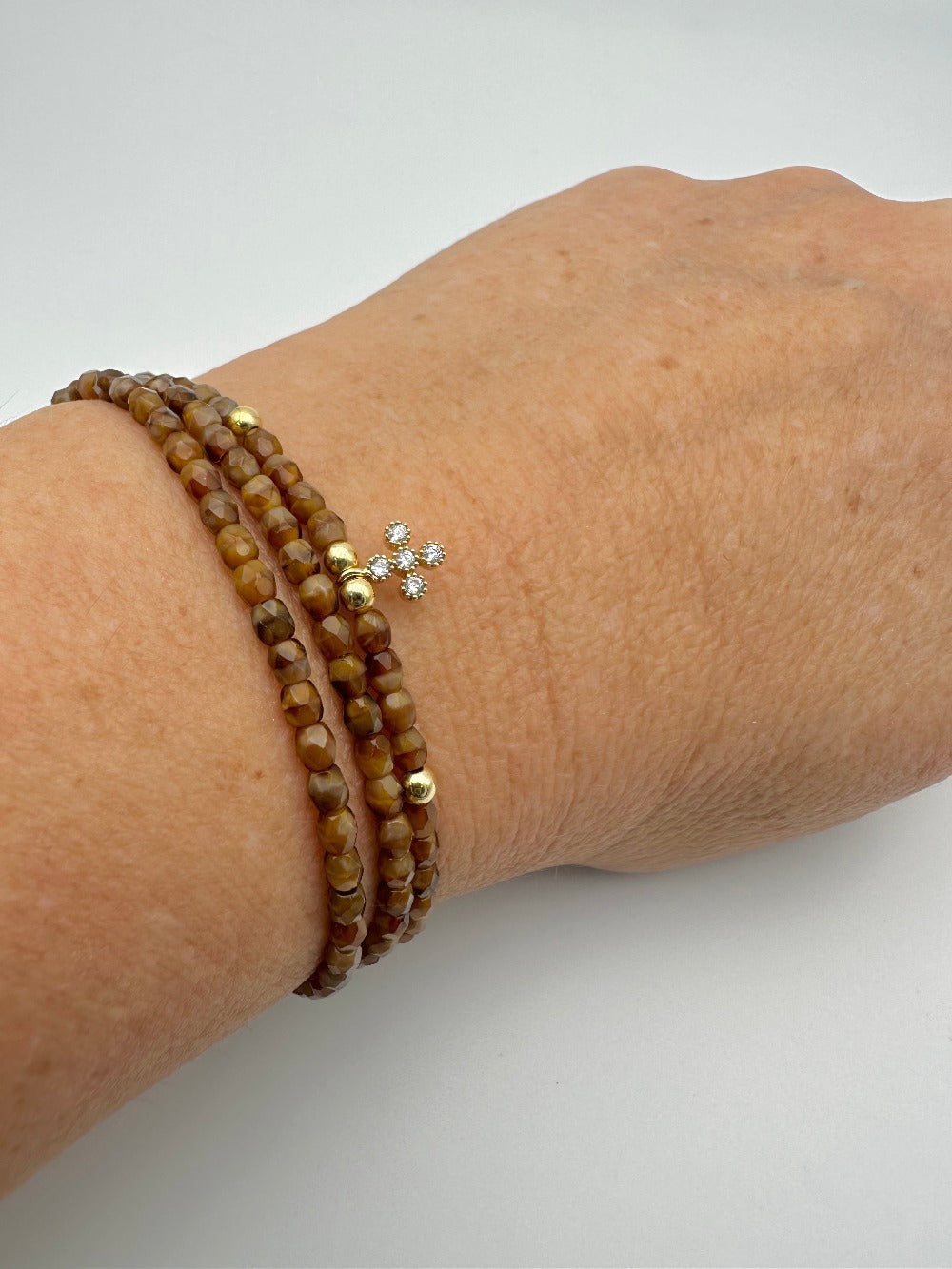 le 2 en 1 collier ou bracelet trois tours monter sur élastique en face de bohème, caramel, marbré