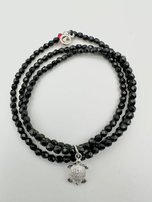 Le Cajoux 2 en 1 collier ou bracelet en facettes de bohème noir avec ça breloque tortue argenté 