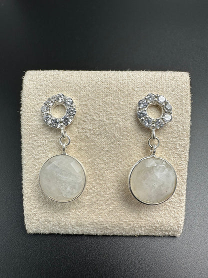 Mes Cajoux boucles d'oreilles en argent et pierre de lune mesurant 3cm