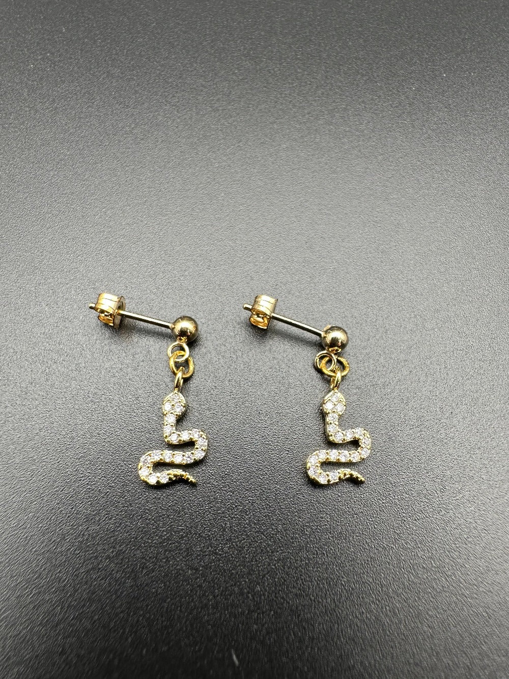 Mes Cajoux boucles d'oreilles en gold filled et serpent doré et sa mesure et de 2,5 cm