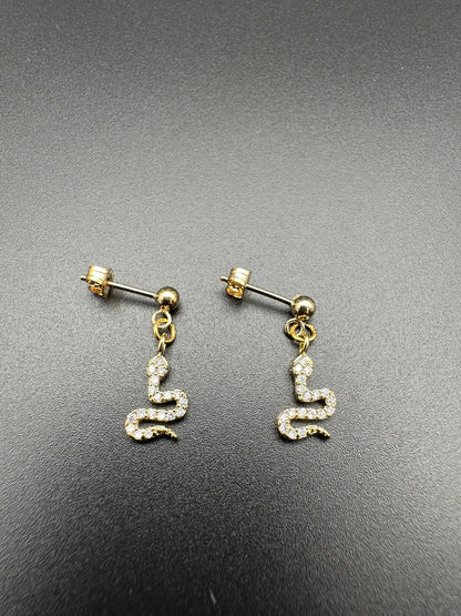 Mes Cajoux boucles d'oreilles en gold filled et serpent doré et sa mesure et de 2,5 cm