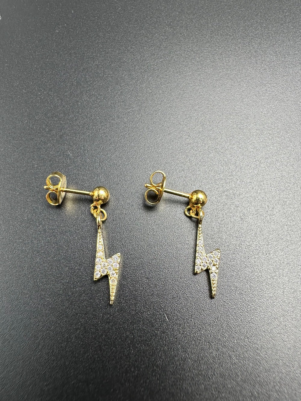 Mes Cajoux boucles d'oreilles en gold filled et éclairs doré et sa mesure et de 2,6 cm