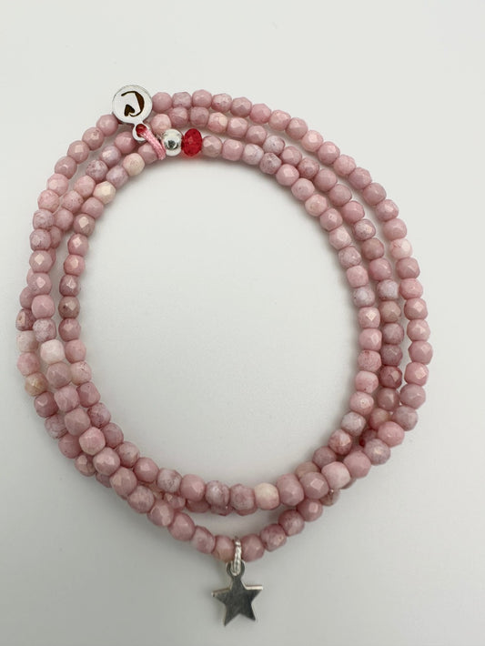 Mon Cajoux 2 en 1 bracelet ou collier selon votre envie, il est composé de facettes, de bohème rose et de sa petite breloque étoile en argent massif