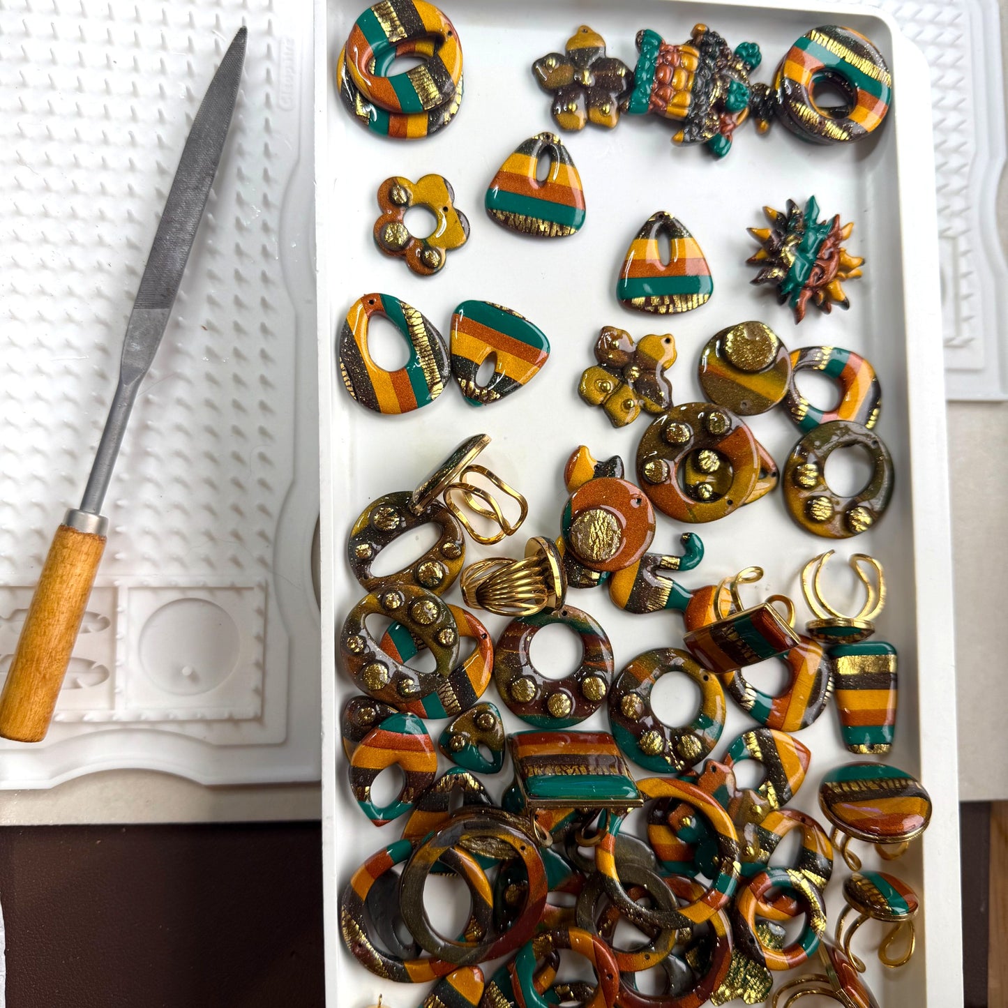 Photo de fabrication des boucles d'oreilles