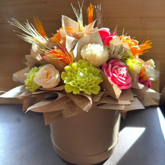 Bougie fleur artisanale en cire végétale vegan. Bouquet de fleurs en bougie parfum Mimosa de Grasse. Fabrication française fait main.