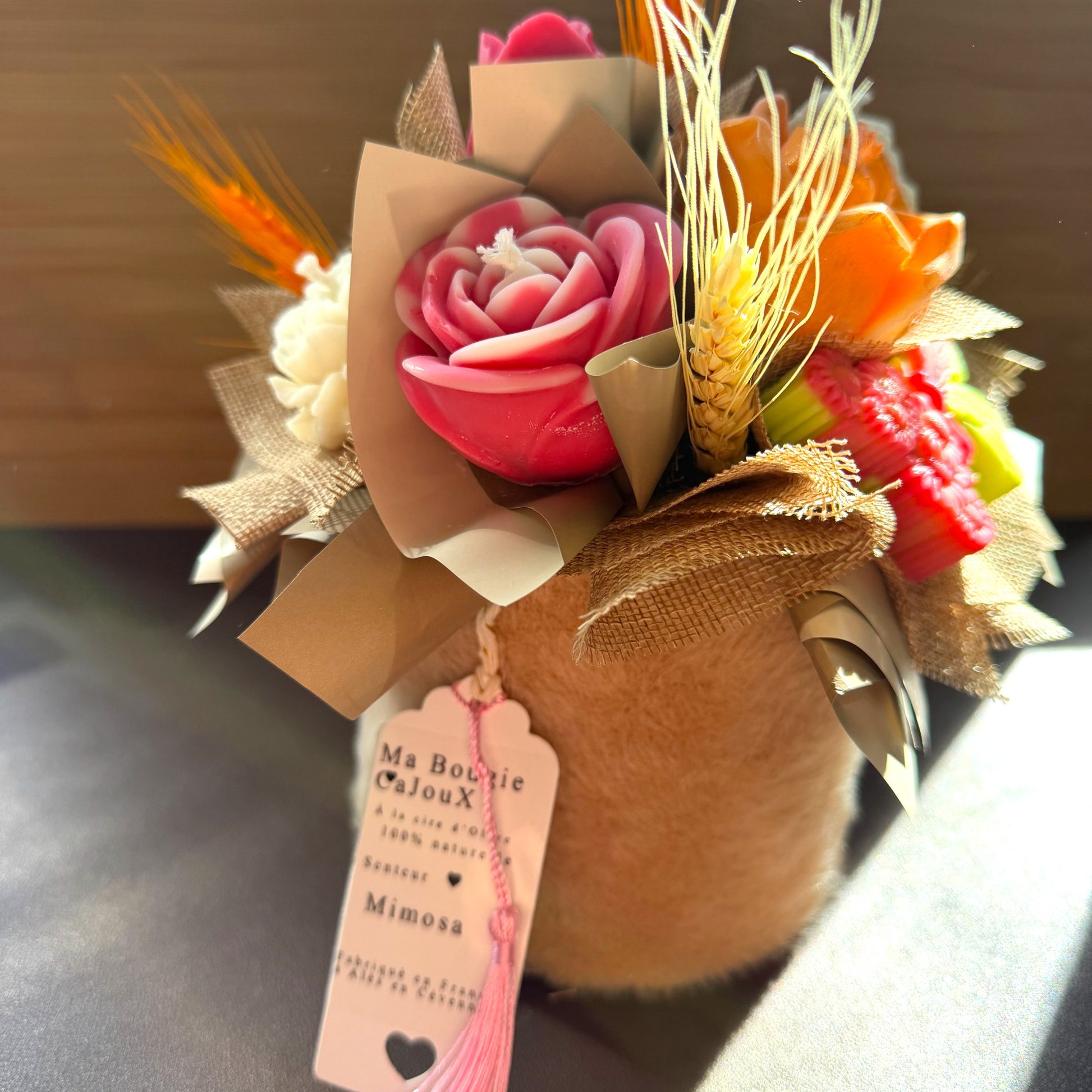 Bougie fleur artisanale en cire végétale vegan. Bouquet de fleurs en bougie parfum Mimosa de Grasse. Fabrication française fait main.