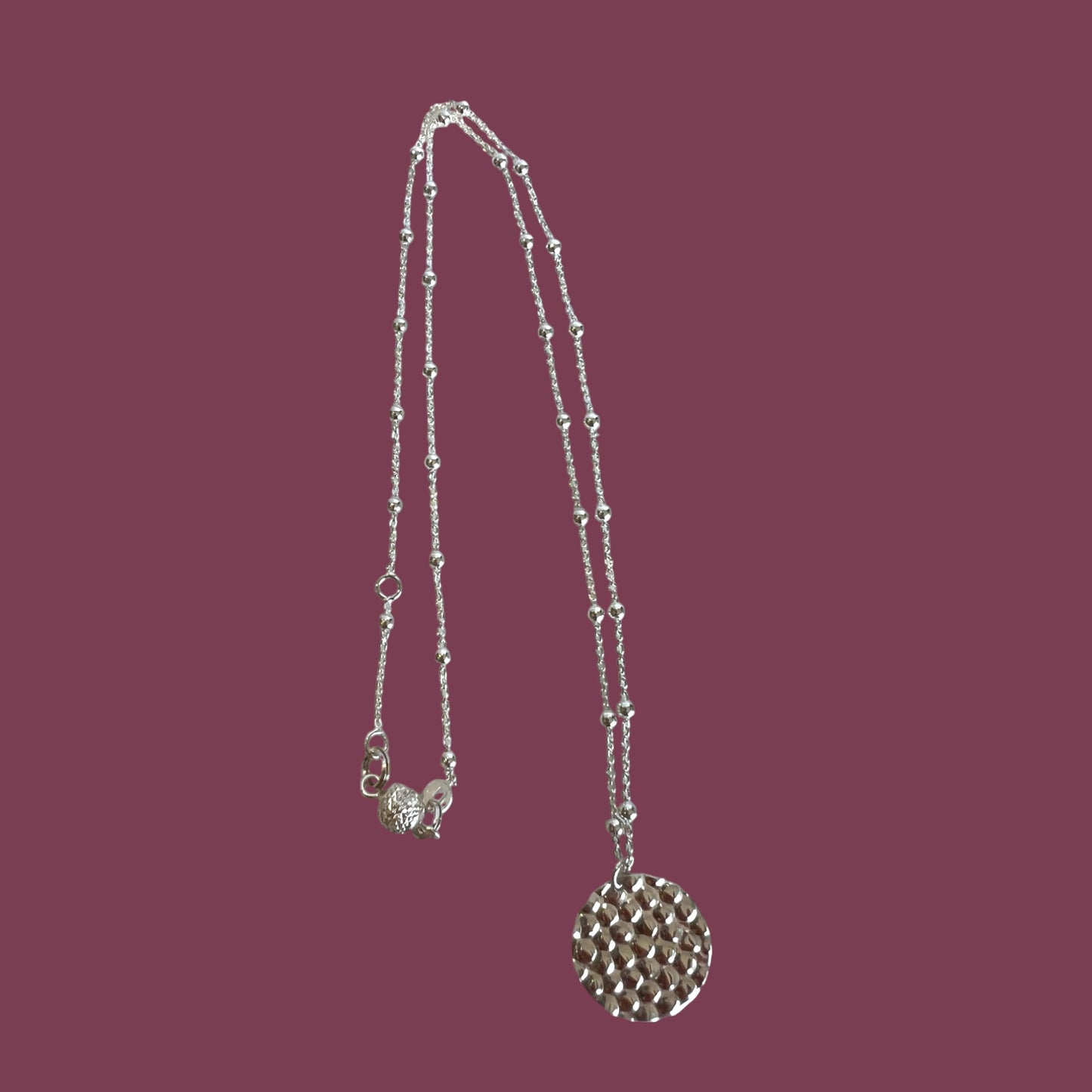 Collier en argent avec son pendentif sequin et fermoir aimant