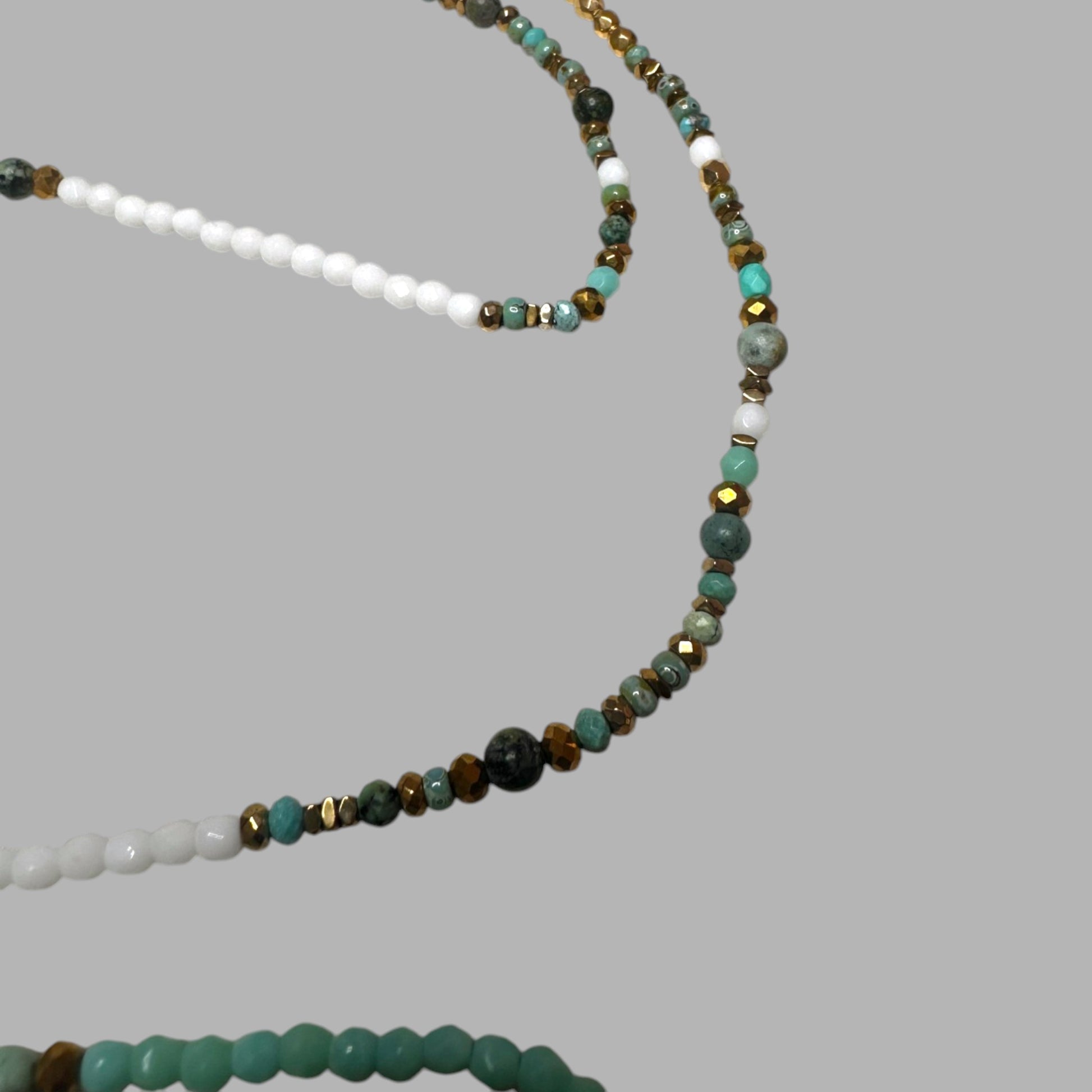 Mon CaJouX 7 Tours en facettes de bohème turquoises et blanches et or et Turquoise Africaines 