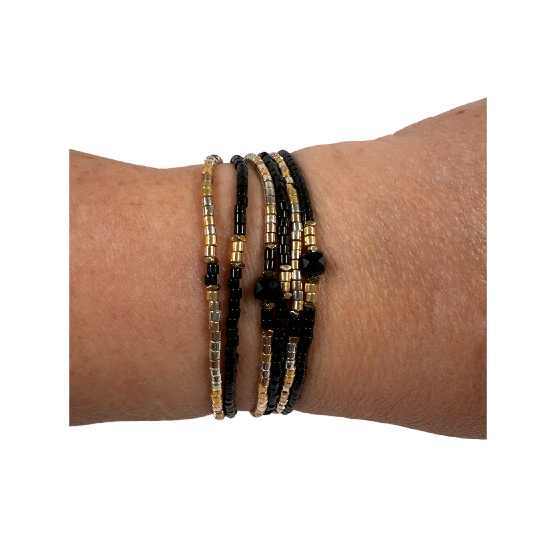 mon cajoux miyuki noir et or et ca perle onyx en 3 rangs de 48 cm soit en collier ou bracelet