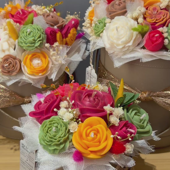 Bougie fleur artisanale en cire végétale vegan. Bouquet de fleurs en bougie parfum Monoï des îles de Grasse. Fabrication française fait main.